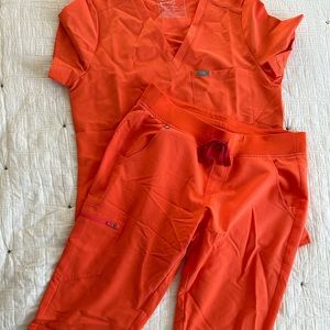 Figs Scrub Set - Medium Catarina Top, Medium Petite Zamora Jogger Pants